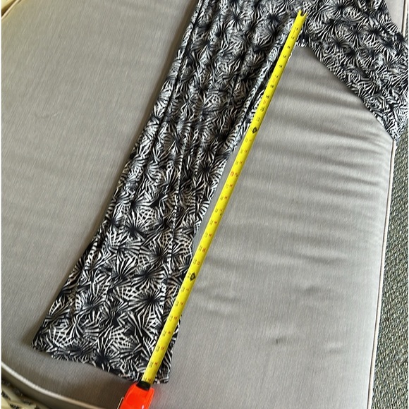 Weston black and white stretch rayon tank jumpsuit with v back. Size small - Picture 12 of 14